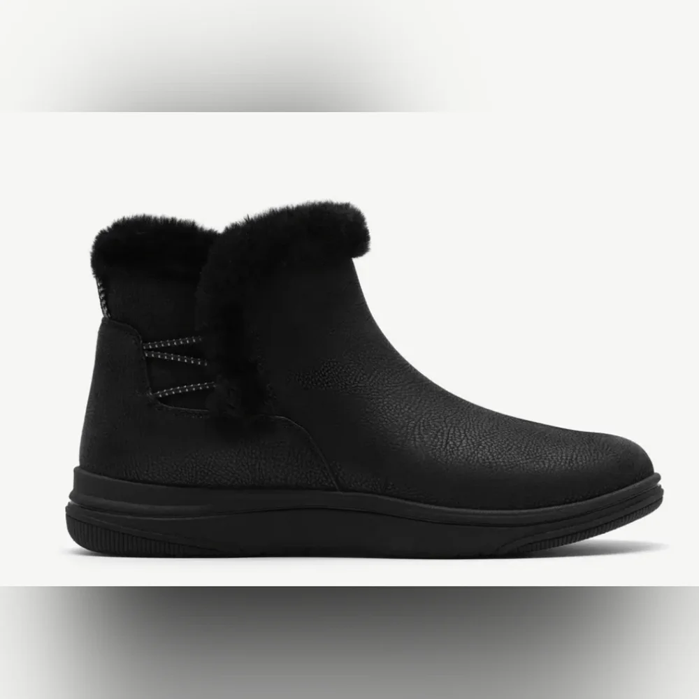 NIB Clarks Cloudstepper Breeze Fur Black Pull On Ankle Winter Boot Snow Size 9